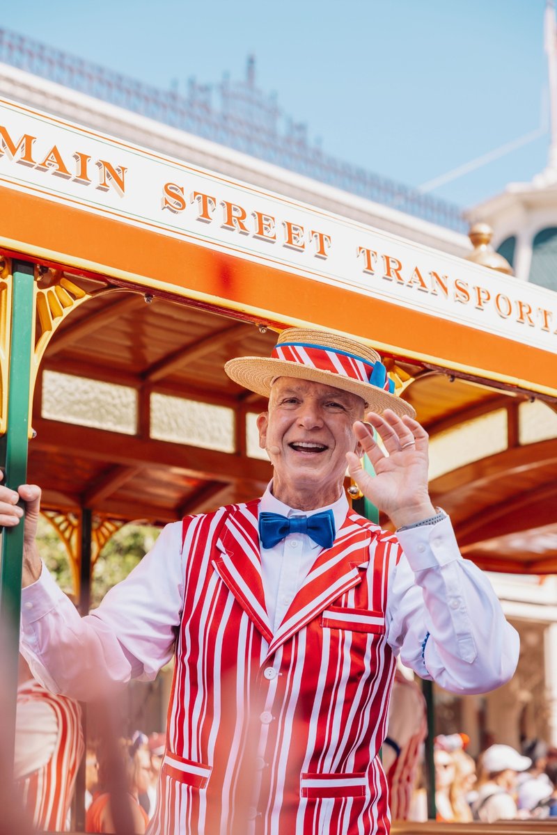 Dapper Dans singer on the Main Street trolley
